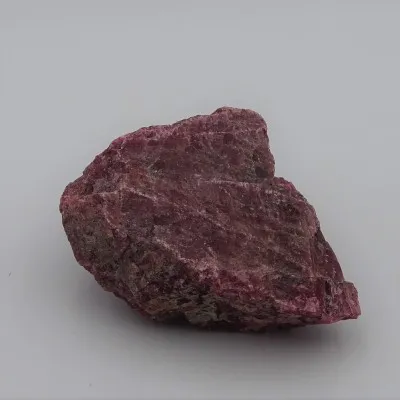 Rodonit 104,4g surový minerál Brazilie
