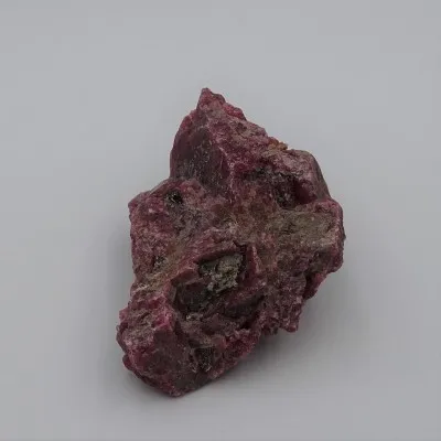 Rodonit 105,9g surový minerál Brazilie