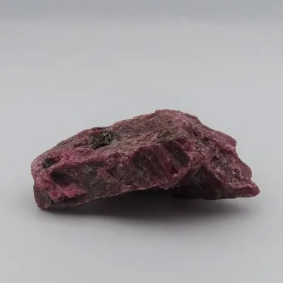Rodonit 105,9g surový minerál Brazilie