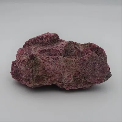 Rodonit 396g surový minerál Brazilie
