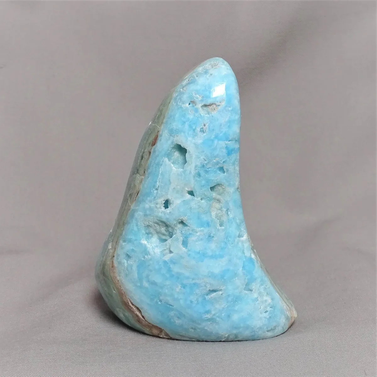 Aragonite blue polished 465g Afghanistan
