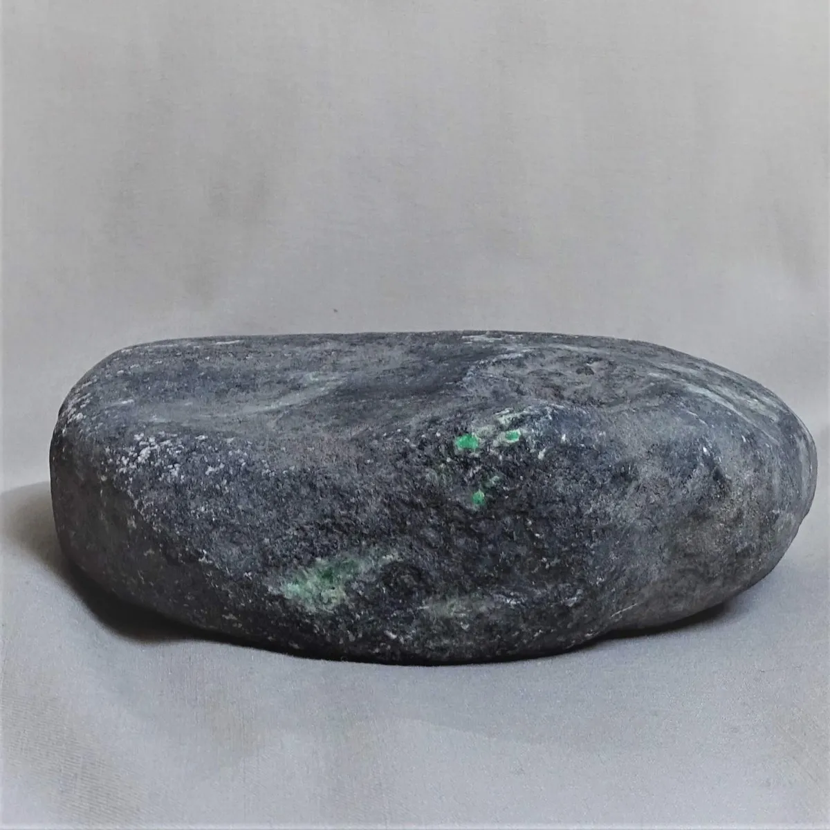 Jadeit valoun 2,5 kg Barma (Myanmar)