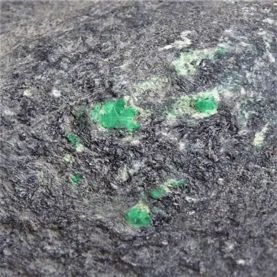 Jadeit valoun 2,5 kg Barma (Myanmar)