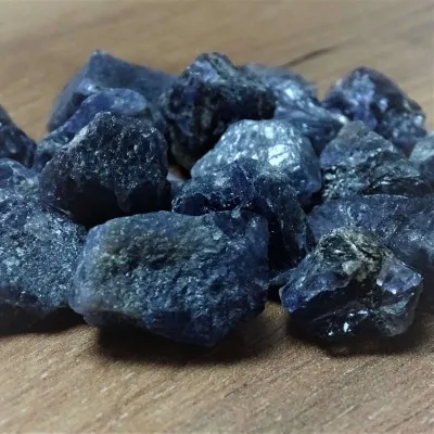 Iolit/Cordierit 100g výhodné balení 19 kusů, Tanzánie