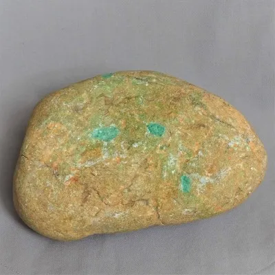 Jadeit valoun 2,9g Barma (Myanmar)