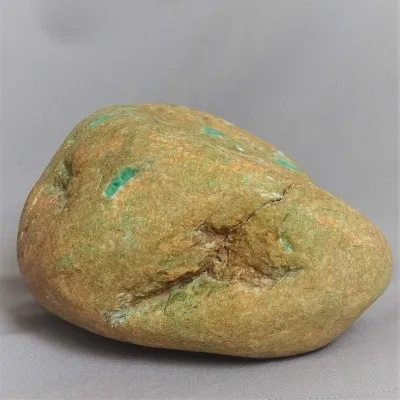 Jadeit valoun 2,9g Barma (Myanmar)