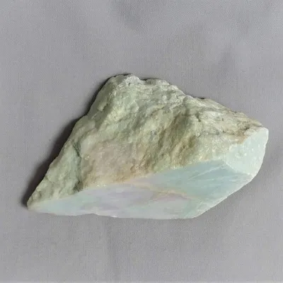 Jadeit surový minerál 813g Barma (Myanmar)