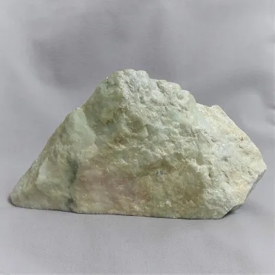 Jadeit surový minerál 813g Barma (Myanmar)