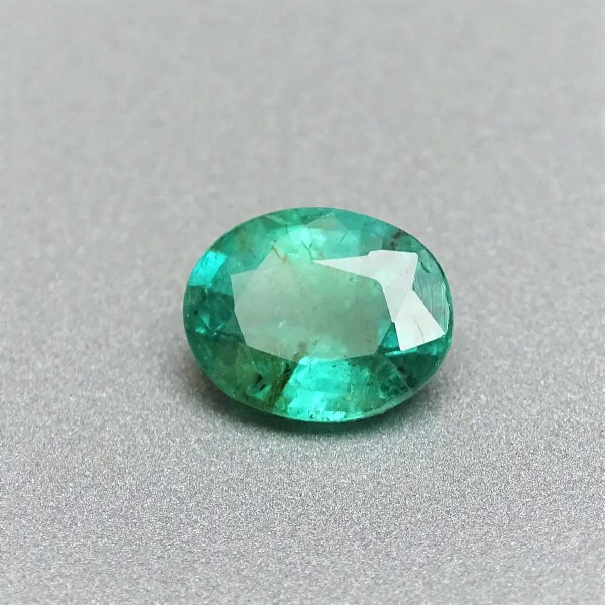 Natural cut emerald 1,76 ct, Zambia
