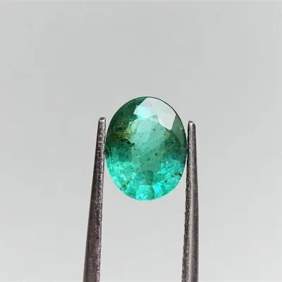 Smaragd přírodní broušený 1,76 ct, Zambie