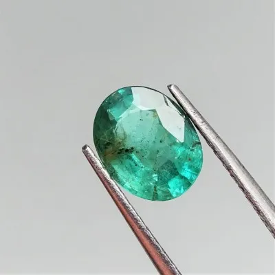 Smaragd přírodní broušený 1,76 ct, Zambie