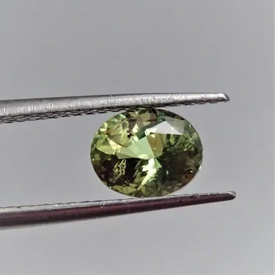 Alexandrit - 2,40 ct Srí Lanka CGL certifikát člen asociace GIA