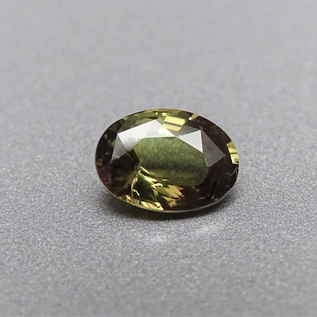 Alexandrite - 1,20 ct Sri Lanka CGL certificate member of the GIA Association