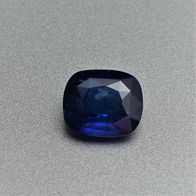 Sapphire blue 3,42 ct Sri Lanka CGL (Ceylon Gem Lab) member of the GIA certificate