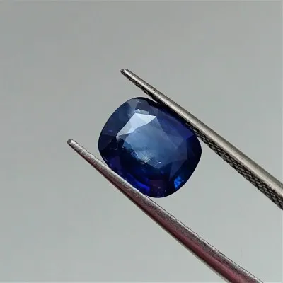 Sapphire royal blue 3,42 ct Sri Lanka CGL (Ceylon Gem Lab) member of the GIA certificate