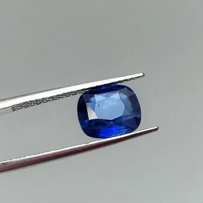 Sapphire royal blue 3,42 ct Sri Lanka CGL (Ceylon Gem Lab) member of the GIA certificate