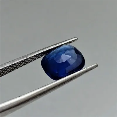 Sapphire royal blue 3,42 ct Sri Lanka CGL (Ceylon Gem Lab) member of the GIA certificate