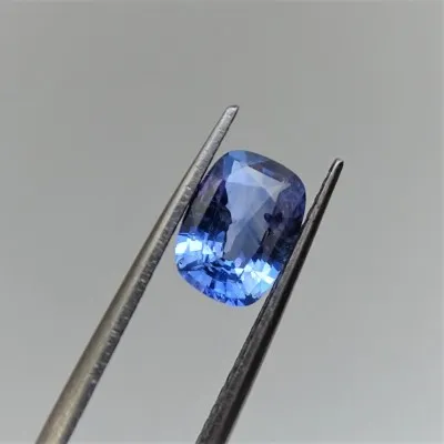 Sapphire blue 1,84 ct Sri Lanka CGL (Ceylon Gem Lab) member of the GIA certificate