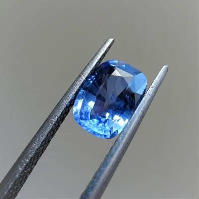 Sapphire blue 1,84 ct Sri Lanka CGL (Ceylon Gem Lab) member of the GIA certificate