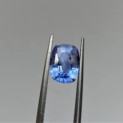 Sapphire blue 1,84 ct Sri Lanka CGL (Ceylon Gem Lab) member of the GIA certificate