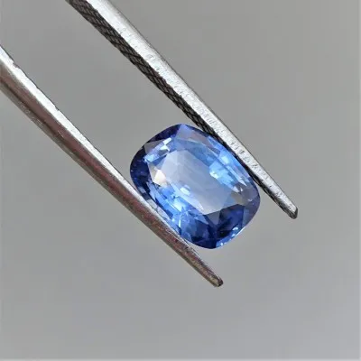 Sapphire blue 1,84 ct Sri Lanka CGL (Ceylon Gem Lab) member of the GIA certificate