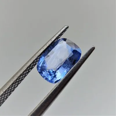 Sapphire blue 1,84 ct Sri Lanka CGL (Ceylon Gem Lab) member of the GIA certificate