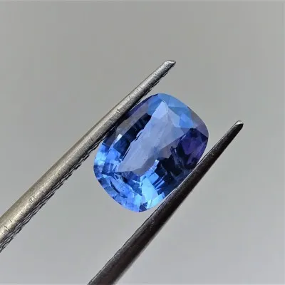 Sapphire blue 1,84 ct Sri Lanka CGL (Ceylon Gem Lab) member of the GIA certificate