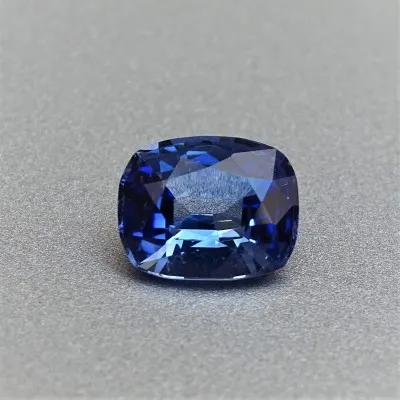 Sapphire blue 1,75 ct Sri Lanka CGL (Ceylon Gem Lab) member of the GIA certificate