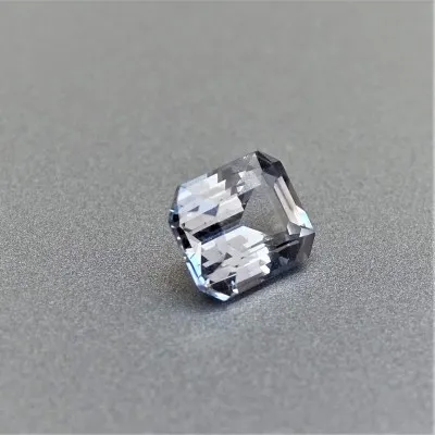 White sapphire 2.02 ct Sri Lanka CGL (Ceylon Gem Lab) member of the GIA certificate