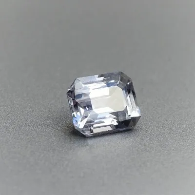 White sapphire 2.02 ct Sri Lanka CGL (Ceylon Gem Lab) member of the GIA certificate