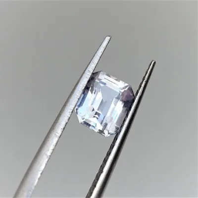 White sapphire 2.02 ct Sri Lanka CGL (Ceylon Gem Lab) member of the GIA certificate