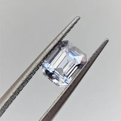 White sapphire 2.02 ct Sri Lanka CGL (Ceylon Gem Lab) member of the GIA certificate