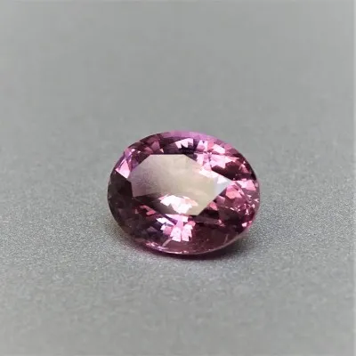 Spinel - 2.43 ct, Sri Lanka, certificate CGL (Ceylon Gem Lab) member associations GIA