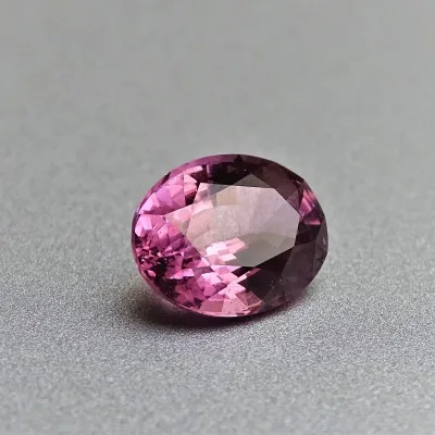 Spinel - 2.43 ct, Sri Lanka, certificate CGL (Ceylon Gem Lab) member associations GIA