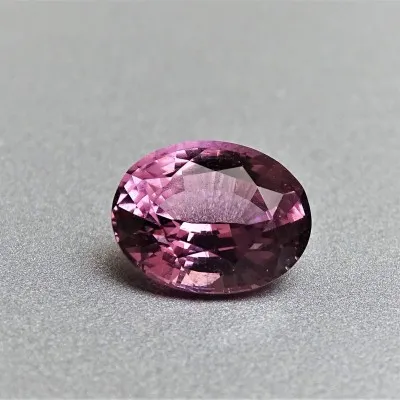 Spinel - 2.43 ct, Sri Lanka, certificate CGL (Ceylon Gem Lab) member associations GIA