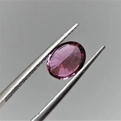 Spinel - 2.43 ct, Sri Lanka, certificate CGL (Ceylon Gem Lab) member associations GIA