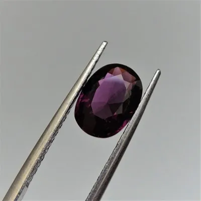 Spinel - 2,85 ct, Sri Lanka, certificate CGL (Ceylon Gem Lab) member associations GIA