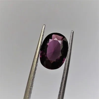 Spinel - 2,85 ct, Sri Lanka, certificate CGL (Ceylon Gem Lab) member associations GIA