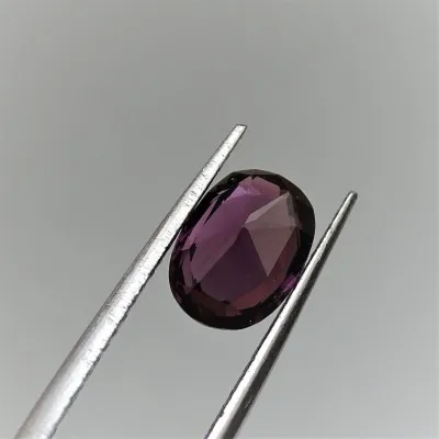 Spinel - 2,85 ct, Sri Lanka, certificate CGL (Ceylon Gem Lab) member associations GIA