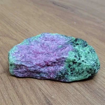 Rubín v zoisitu 151g, Tanzánie top kvalita