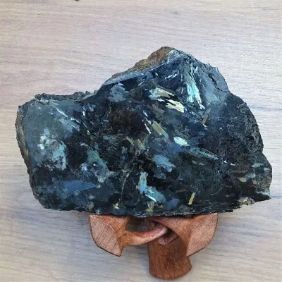 Nuummite leštěný plát 693g, Grónsko, unikátní vzácný sbírkový kus