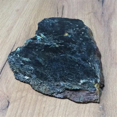 Nuummite leštěný plát 693g, Grónsko, unikátní vzácný sbírkový kus
