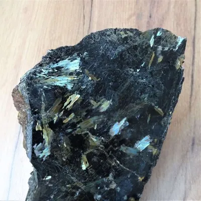 Nuummite leštěný plát 693g, Grónsko, unikátní vzácný sbírkový kus