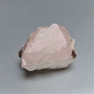 Morganit (rosa Beryll) - ein seltener roher natürlicher Morganitkristall mit Albit.
Gewicht: 29,9 g