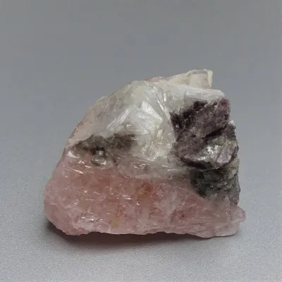 Morganit (rosa Beryll) - ein seltener roher Morganit mit Albit.
Gewicht: 109,8 g