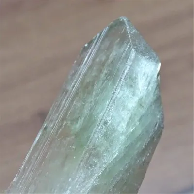 Hiddenit přírodní krystal 42,7g, Afganistán