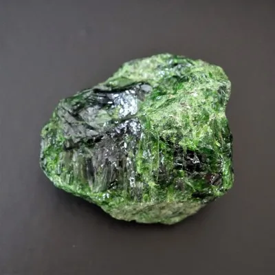 Chromdiopsid přírodní minerál 225g, Rusko