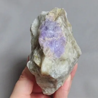 Hackmanite raw mineral 438g, Afghanistan