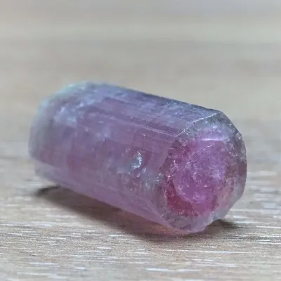 Turmalín přírodní krystal 22,5g Afganistán