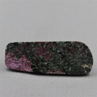 Eudialyte polierter Teller 22,7g, Russland